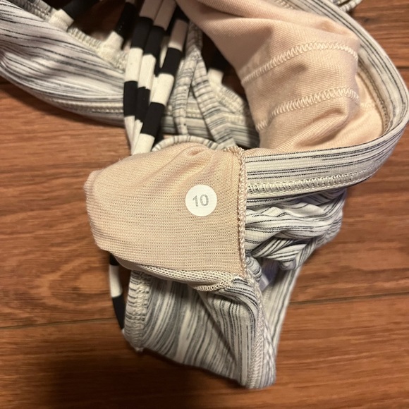 Lululemon Lighten Up Bra SpaceDye Camo WhiteSilver Spoon/Apex Stripe Black White - Picture 8 of 9